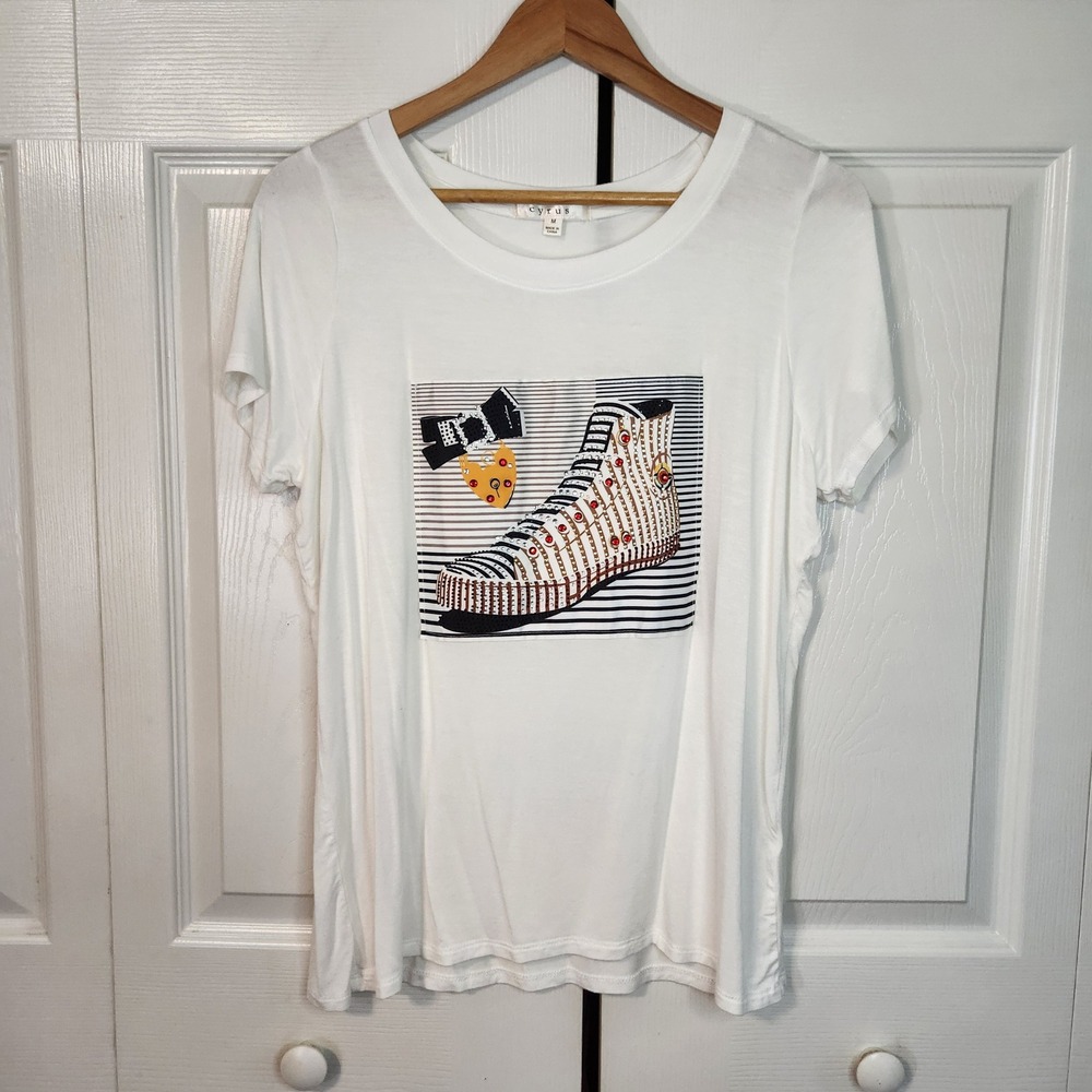 Cyrus Womens White Rhinestone Sneaker Graphic T-Shirt Medium Streetwear Bling